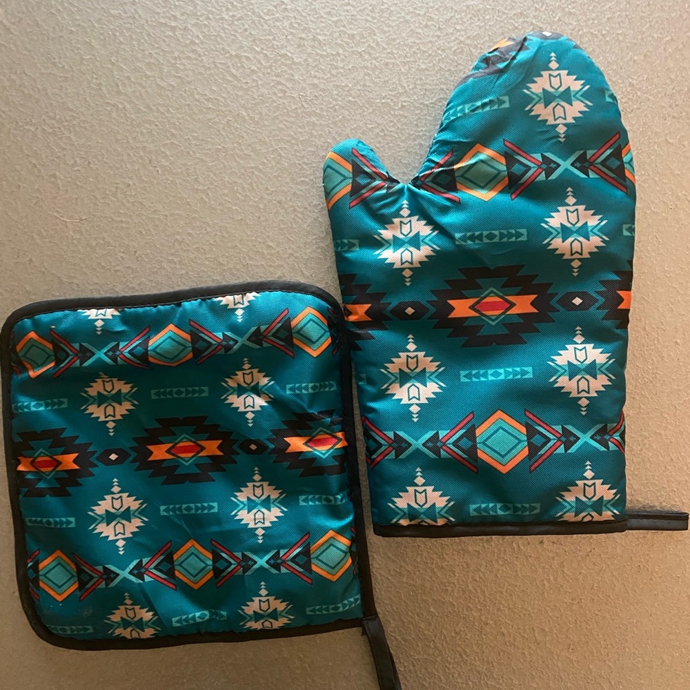Southwestern themed hot pad & glove
